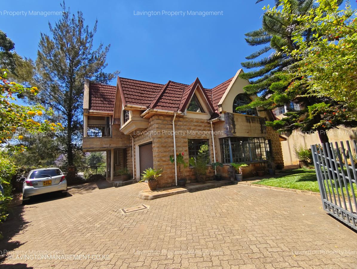 5 Bed Townhouse with En Suite at Lavington Green - 3