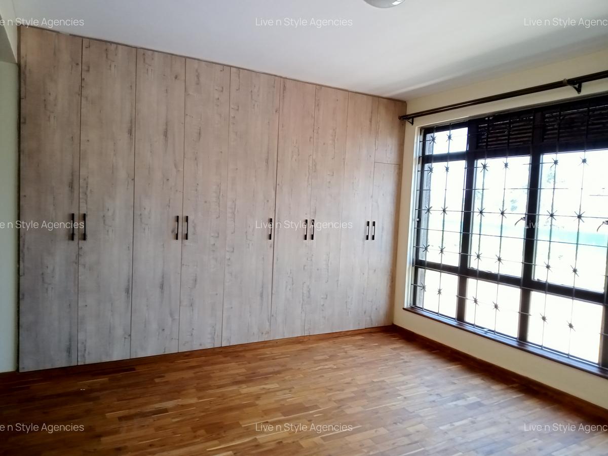 5 Bed House with En Suite in Runda - 10