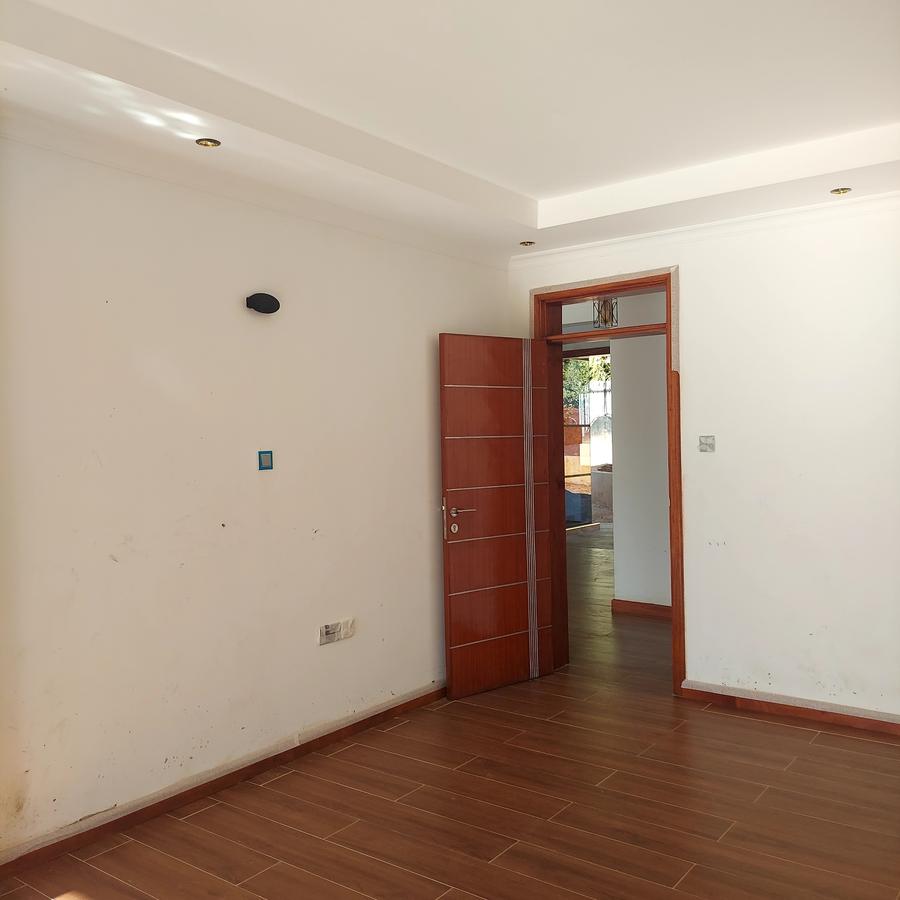 4 Bed Townhouse with En Suite at Oloolua Close - 5