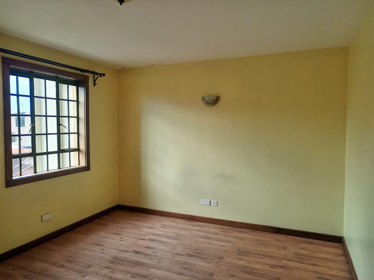 4 Bed Apartment with En Suite in General Mathenge - 12