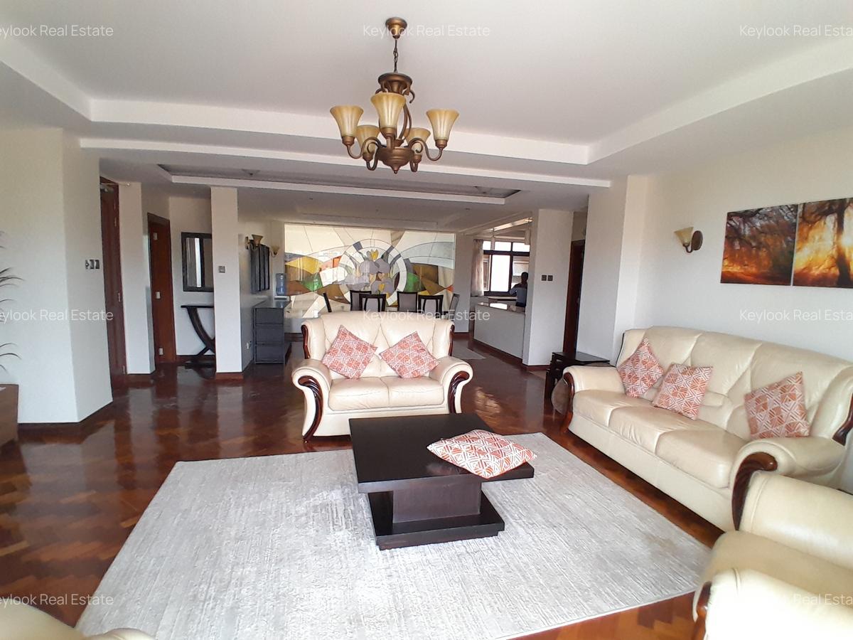 Serviced 3 Bed Apartment with En Suite at 1249 - 5