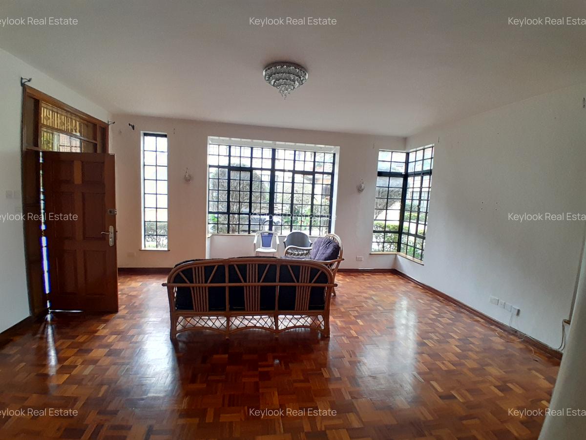 5 Bed Townhouse with En Suite at Lavington - 7