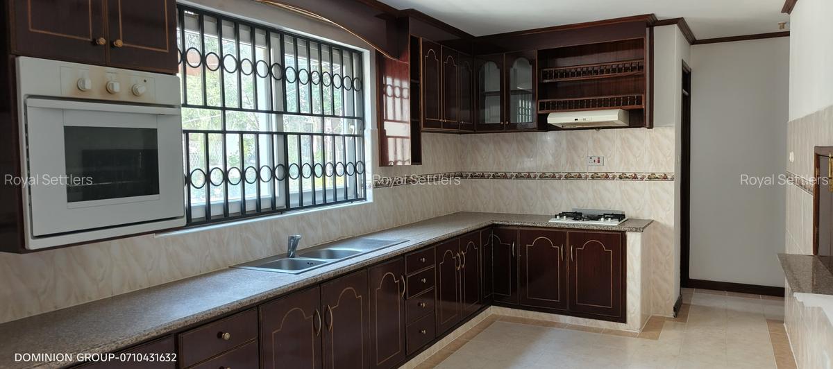 3 Bed Apartment with En Suite at Lantana Road - 4