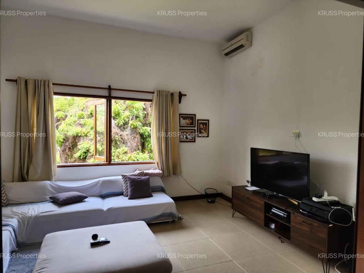 3 Bed Apartment with En Suite at Ar185 - 10