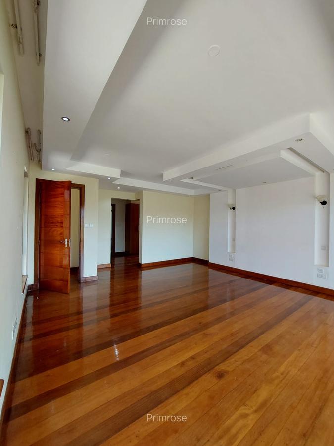 5 Bed Townhouse with En Suite in Lavington - 10