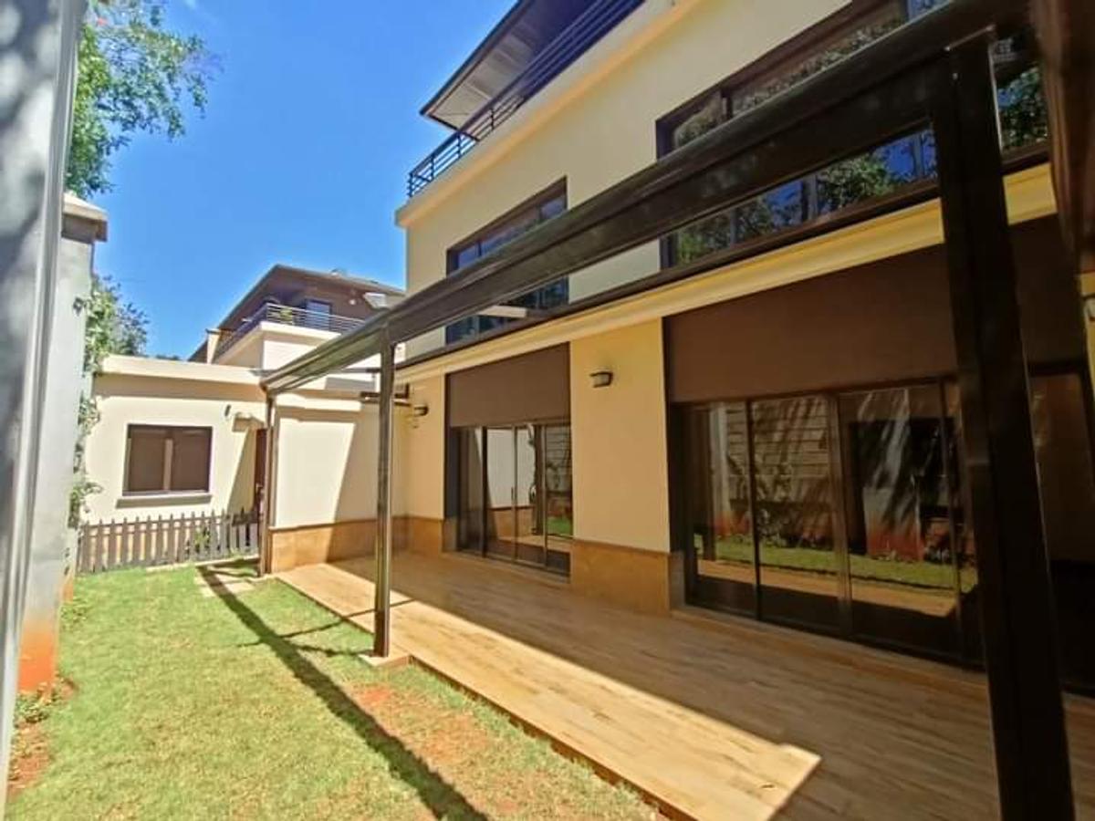 5 Bed Townhouse with En Suite at Lavington - 13