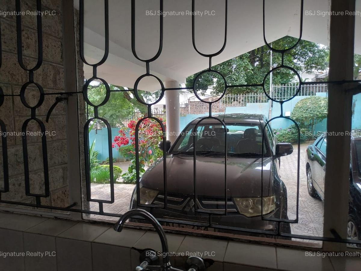 4 Bed Villa with En Suite in Spring Valley - 14