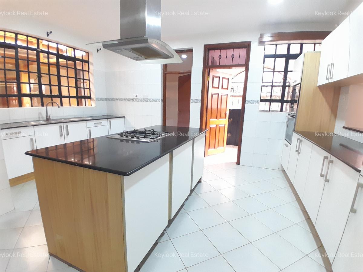 5 Bed Townhouse with En Suite at Lavington - 16
