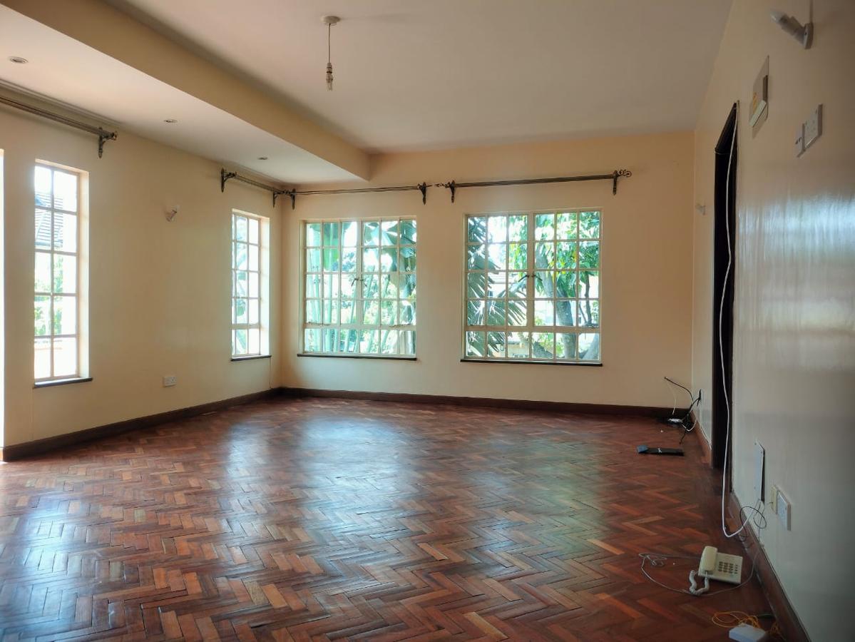 5 Bed Townhouse with En Suite at Lavington - 11