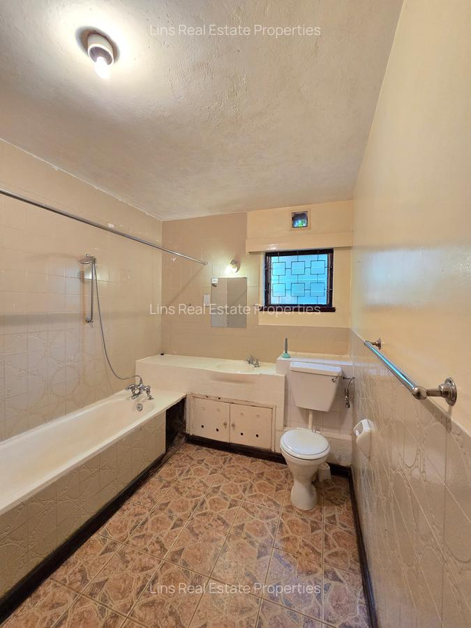 4 Bed House with En Suite in Runda - 10