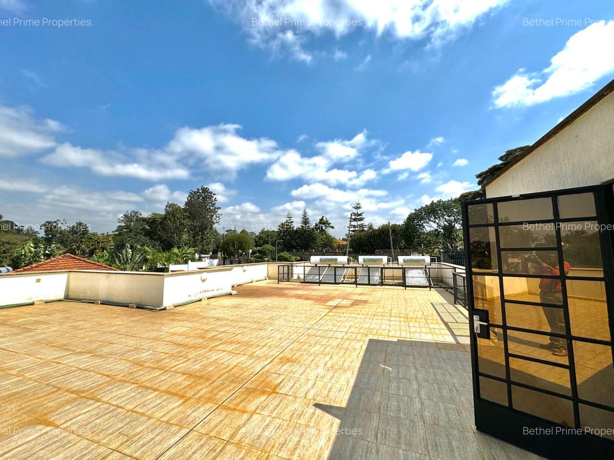 6 Bed Townhouse with En Suite in Nyari - 3