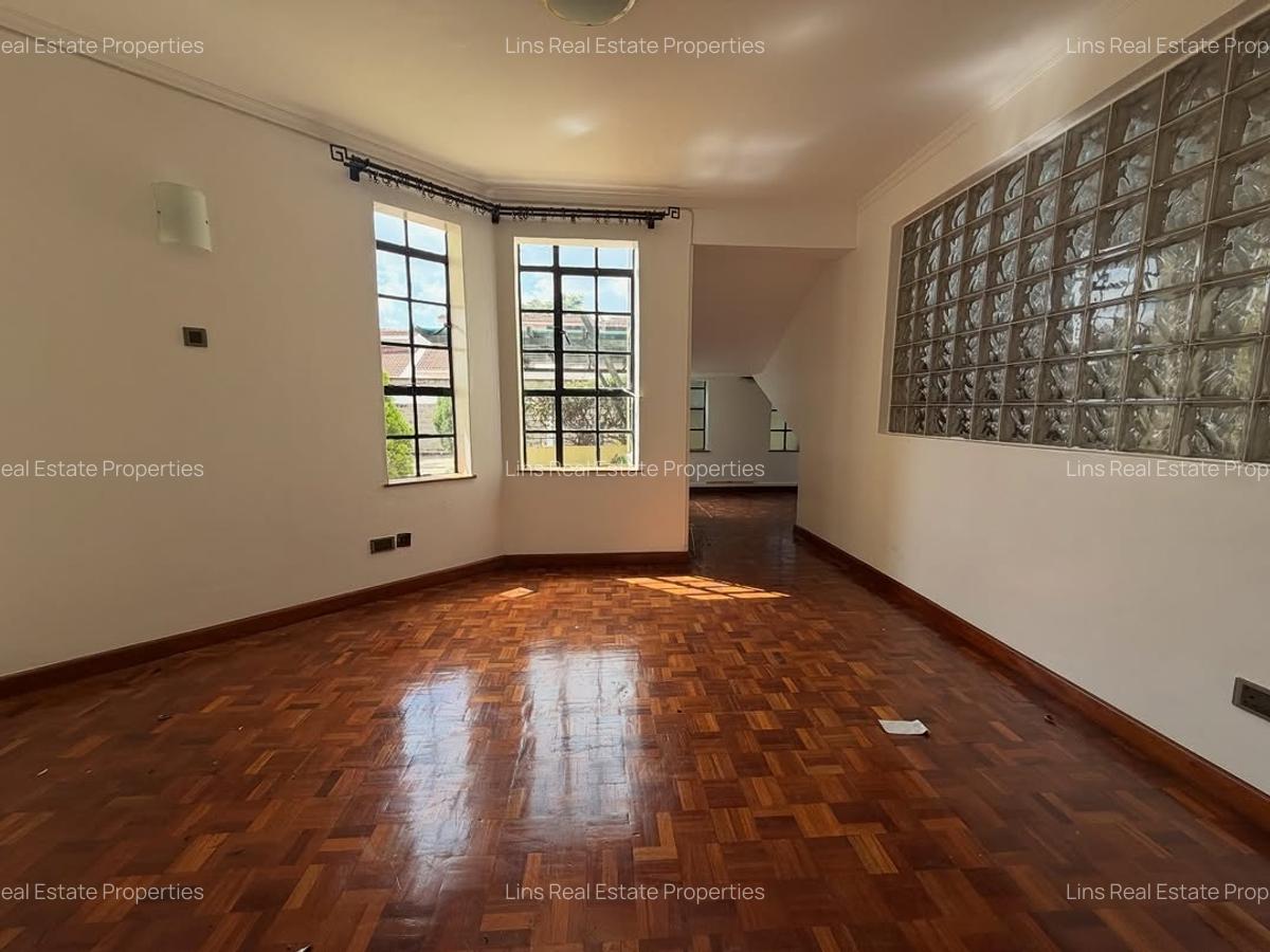 5 Bed Townhouse with En Suite in Lavington - 7