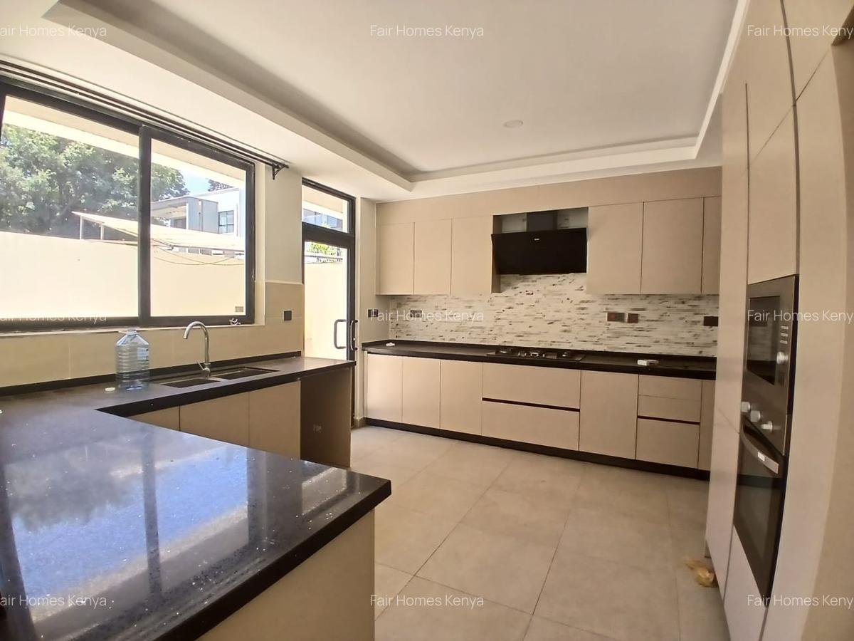 4 Bed Townhouse with En Suite at Lavington Green - 8