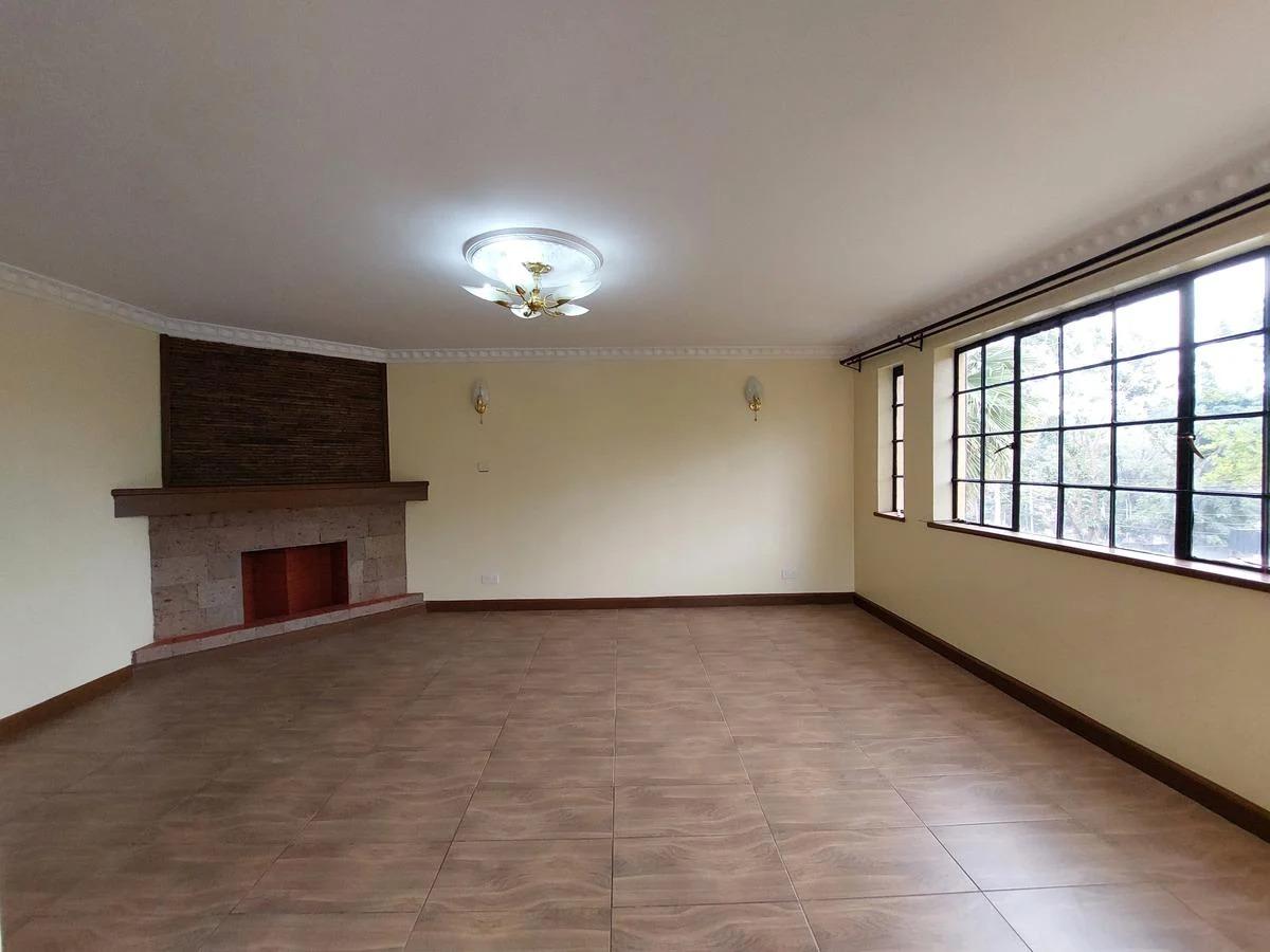 5 Bed House with En Suite in Lavington - 3