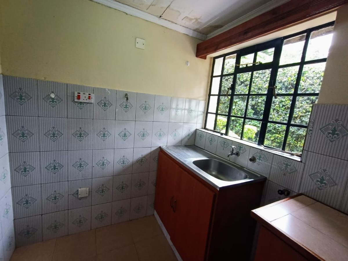 1 Bed House with En Suite in Lavington - 5