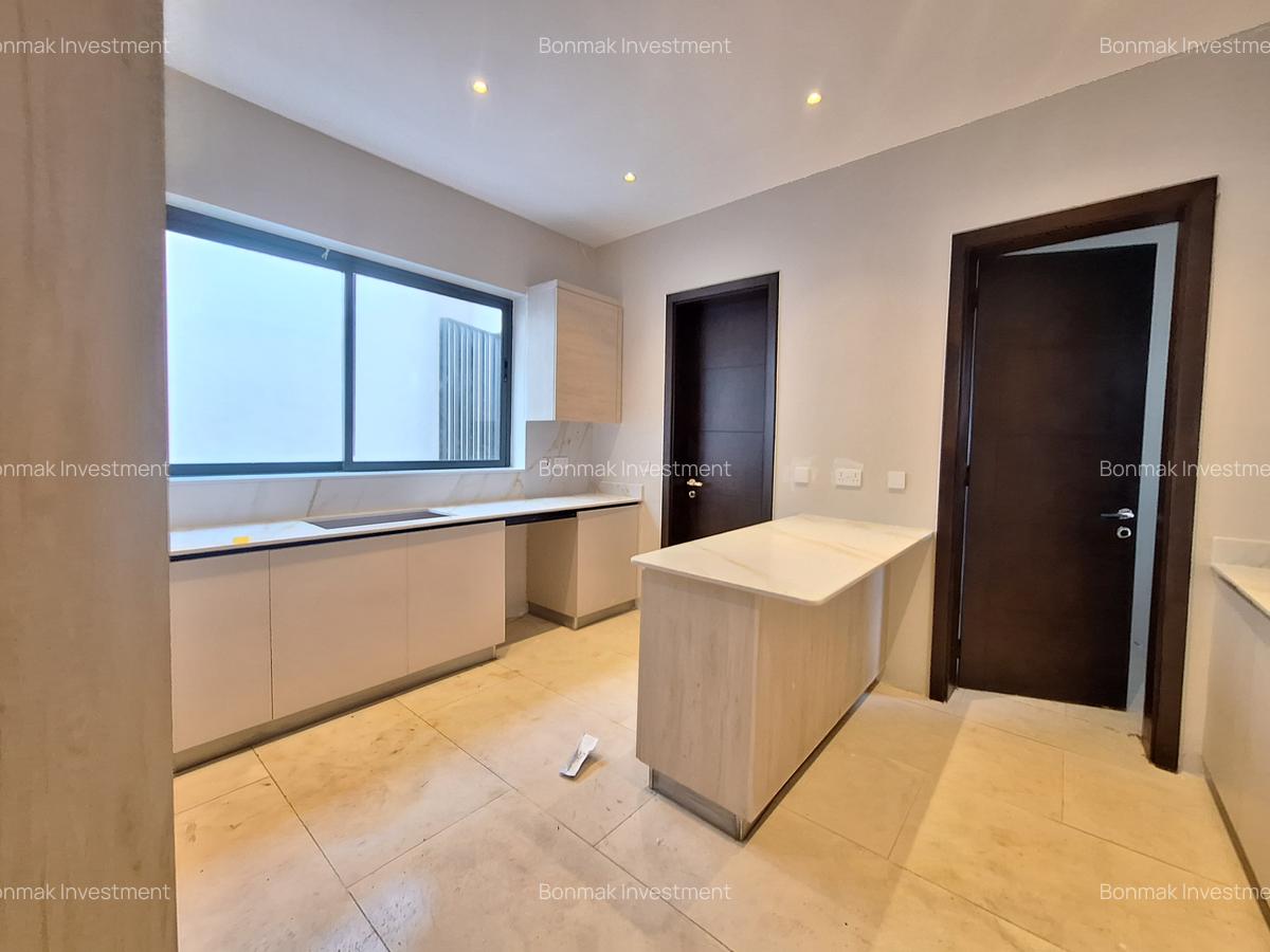 5 Bed Townhouse with En Suite at Lavington Green - 15