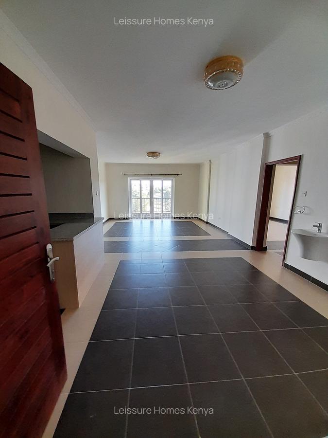 2 Bed Apartment with En Suite at Hatheru Road - 3