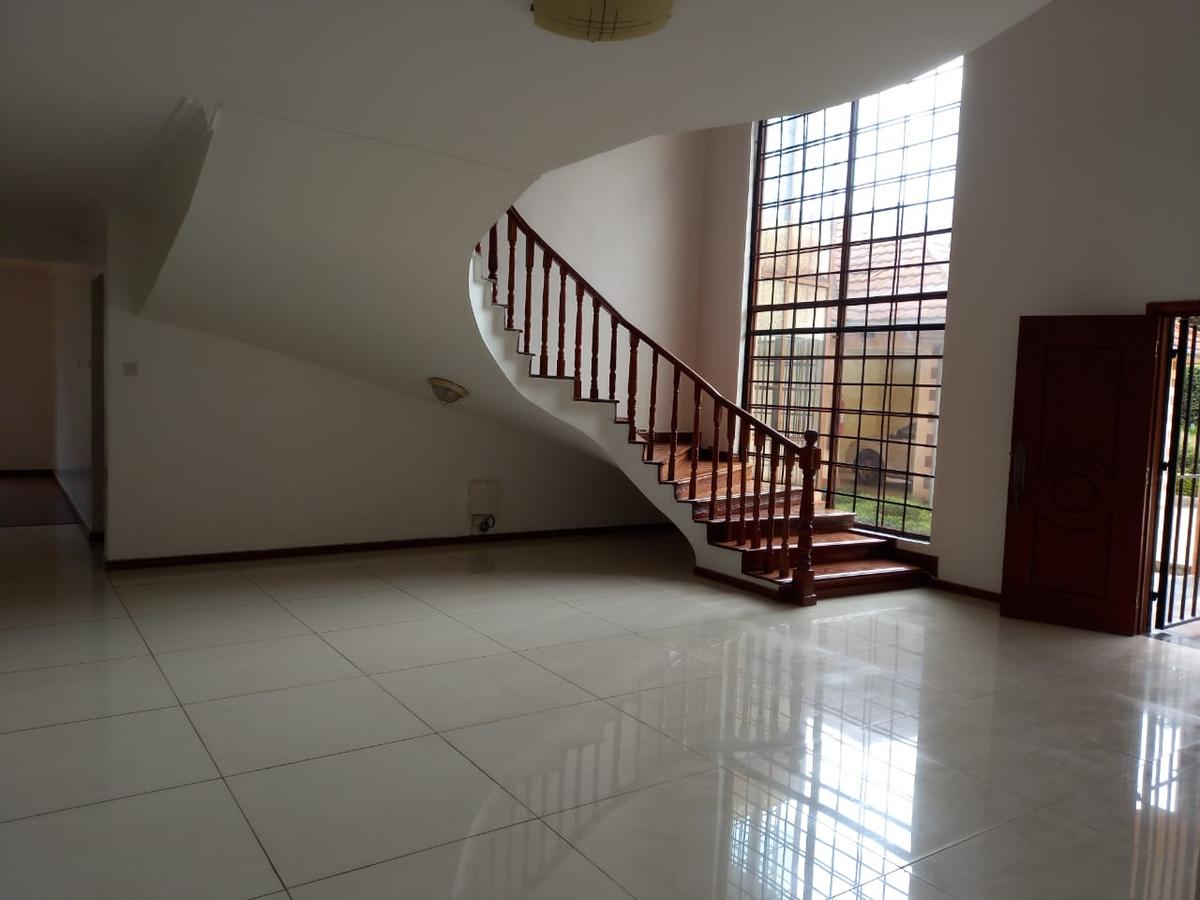 5 Bed Townhouse with En Suite in Runda - 9