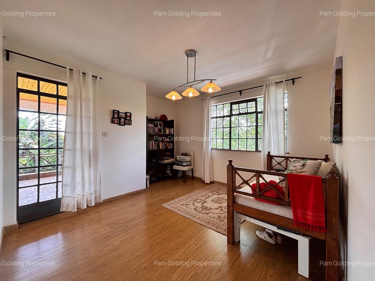 4 Bed House with En Suite in Runda - 12