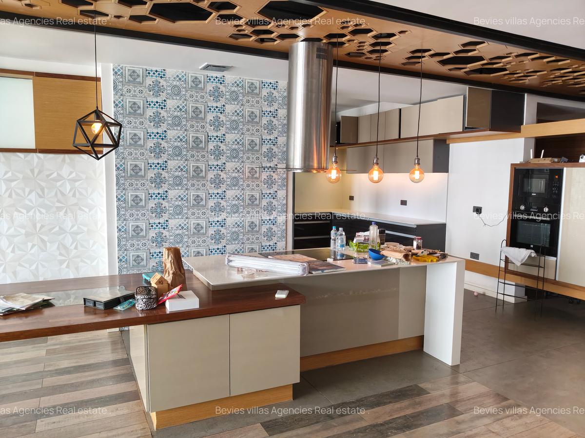 4 Bed Apartment with En Suite at Parklands - 18