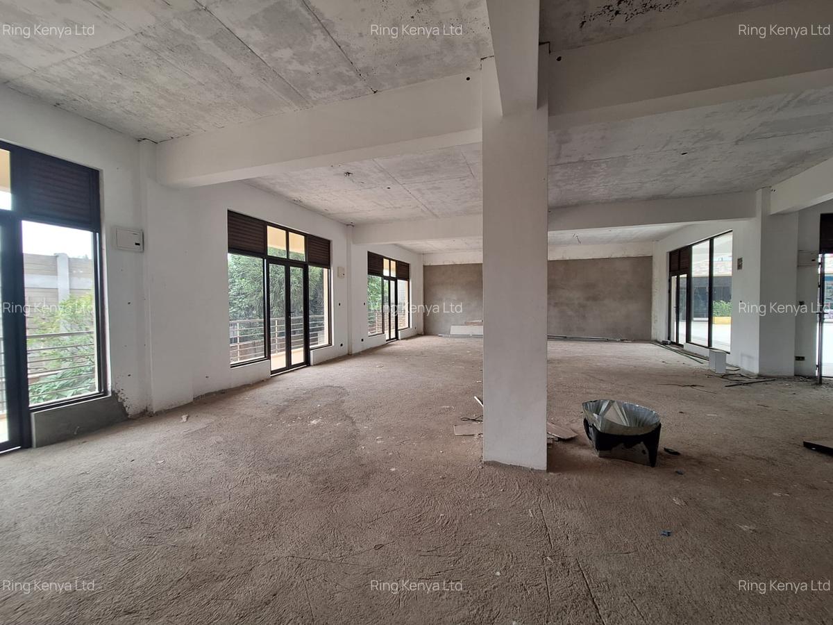 1,532 ft² Commercial Property with Service Charge Included in Thome - 4