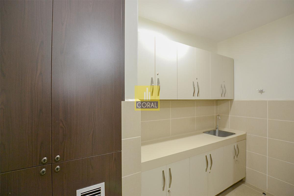 3 Bed Apartment with En Suite in Parklands - 7