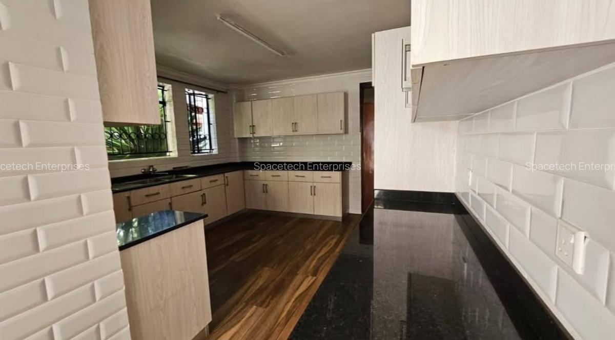 4 Bed House with En Suite in Runda - 17
