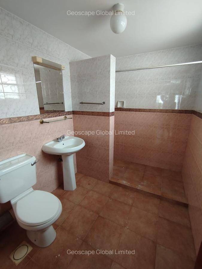 5 Bed House with En Suite in Runda - 4