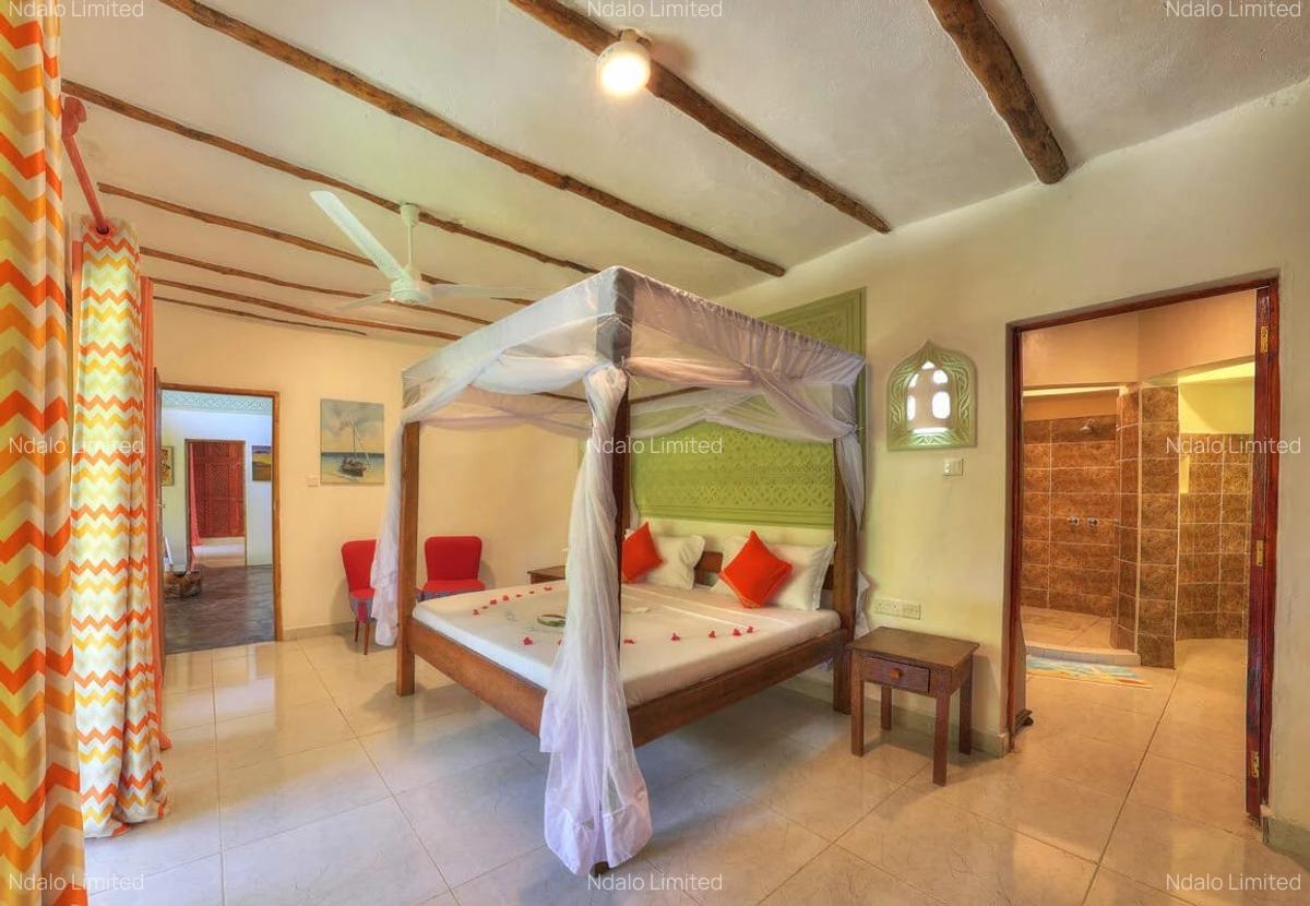 5 Bed Villa with Garden at Watamu - 12