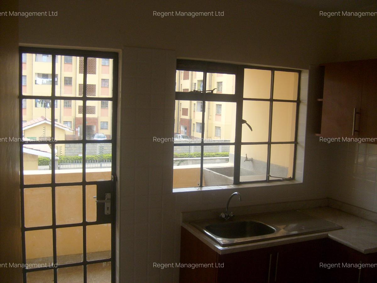 2 Bed Apartment with En Suite at Sunrise Park - 5