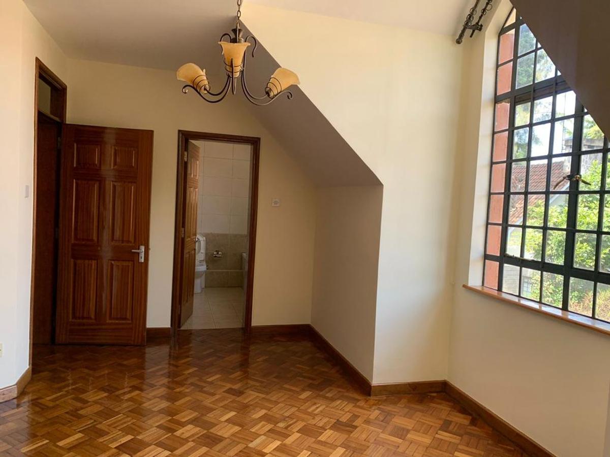 4 Bed Townhouse with En Suite in Lavington - 19