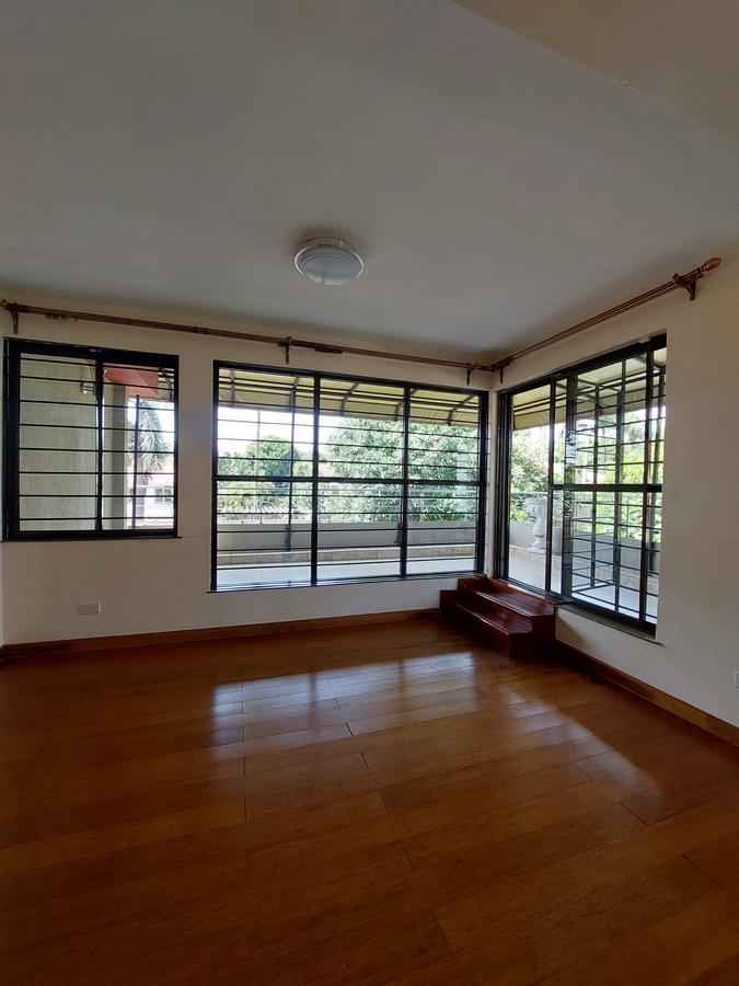 5 Bed Townhouse with En Suite in Lavington - 14