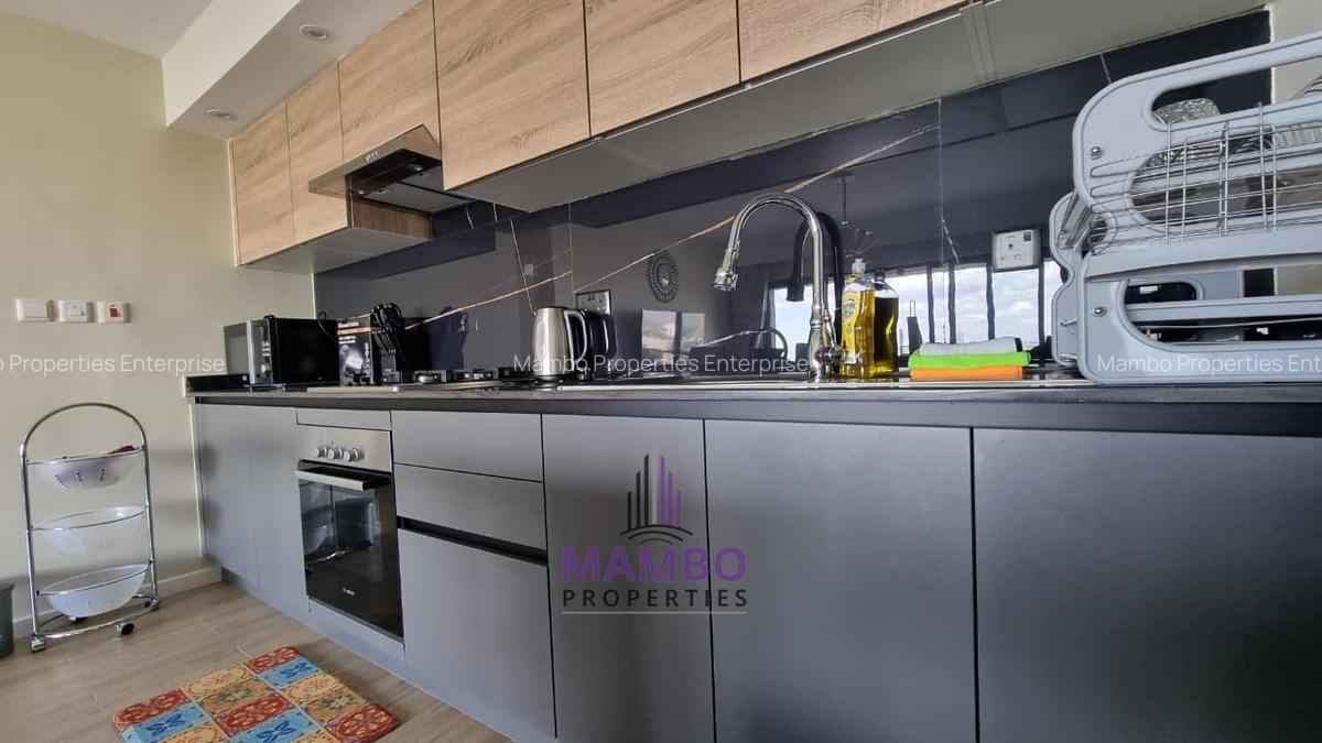 Serviced 2 Bed Apartment with En Suite at Riverside Dr - 9