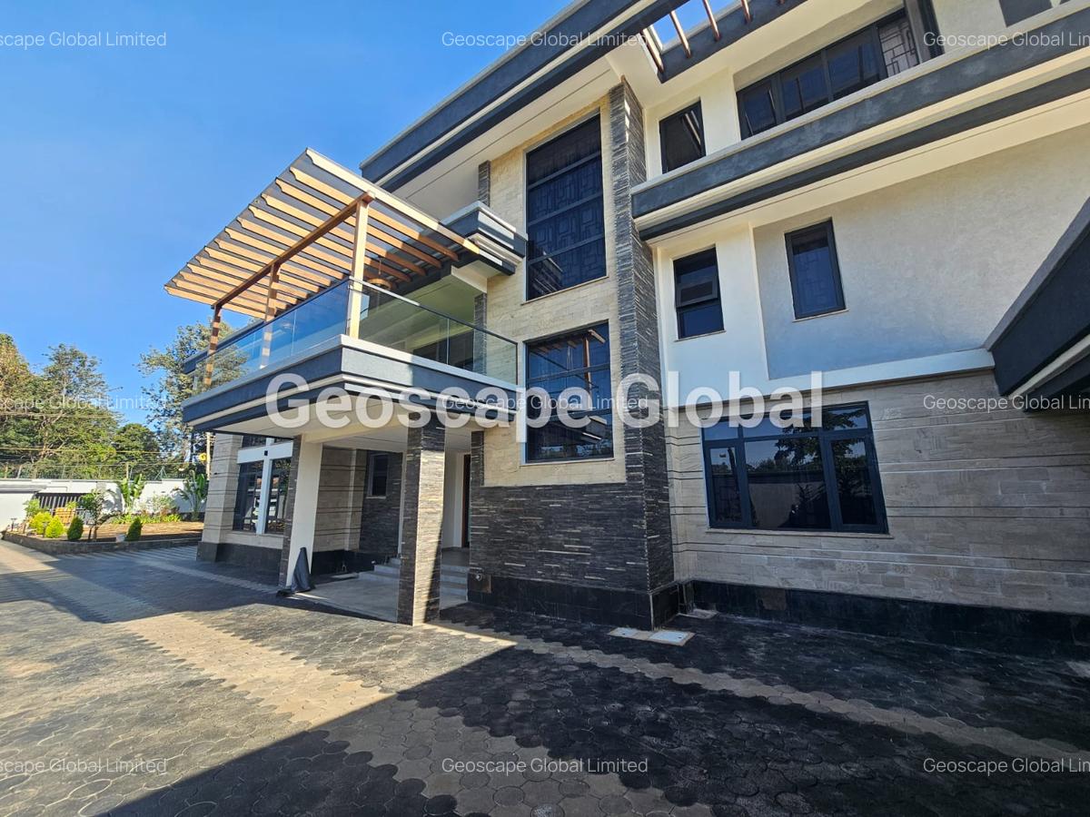 5 Bed House with En Suite in Runda - 8