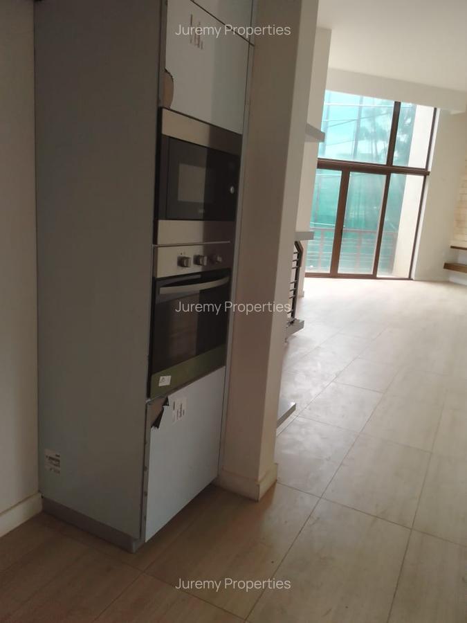 4 Bed Townhouse with En Suite at Lavington - 12