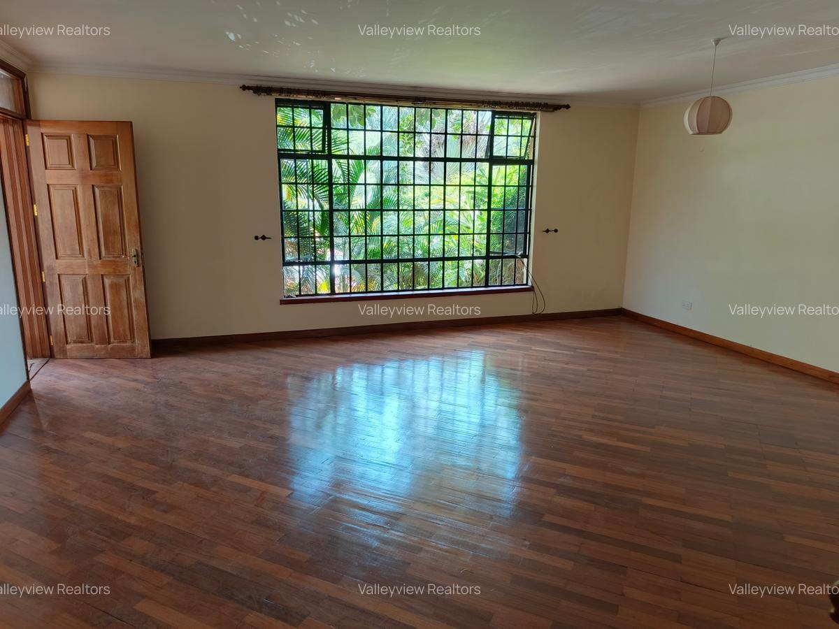 4 Bed Townhouse with En Suite at Lavington - 19