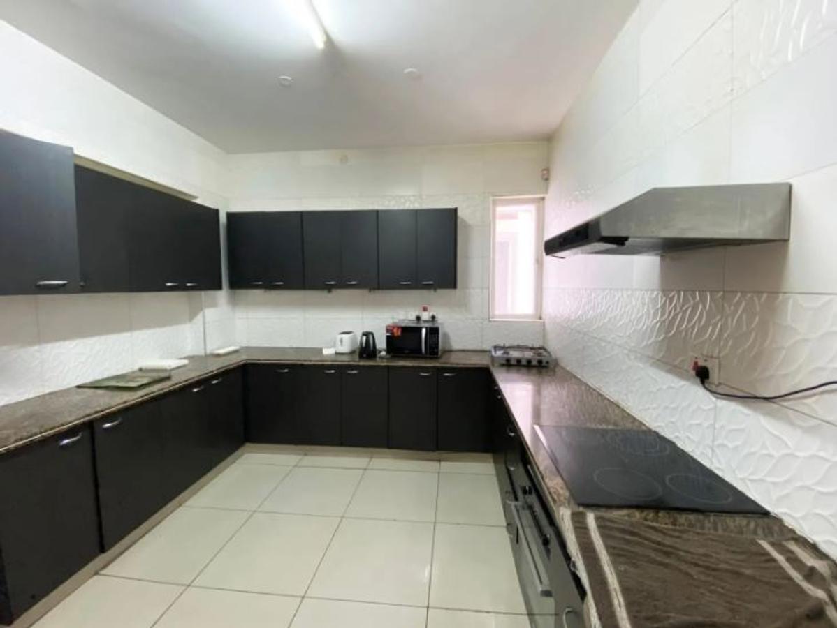 Furnished 4 Bed Apartment with En Suite in Parklands - 9