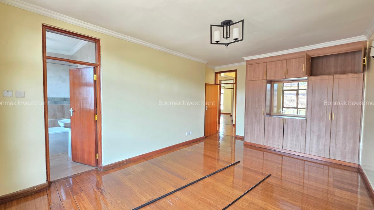 5 Bed Townhouse with En Suite at Lavington Green - 15