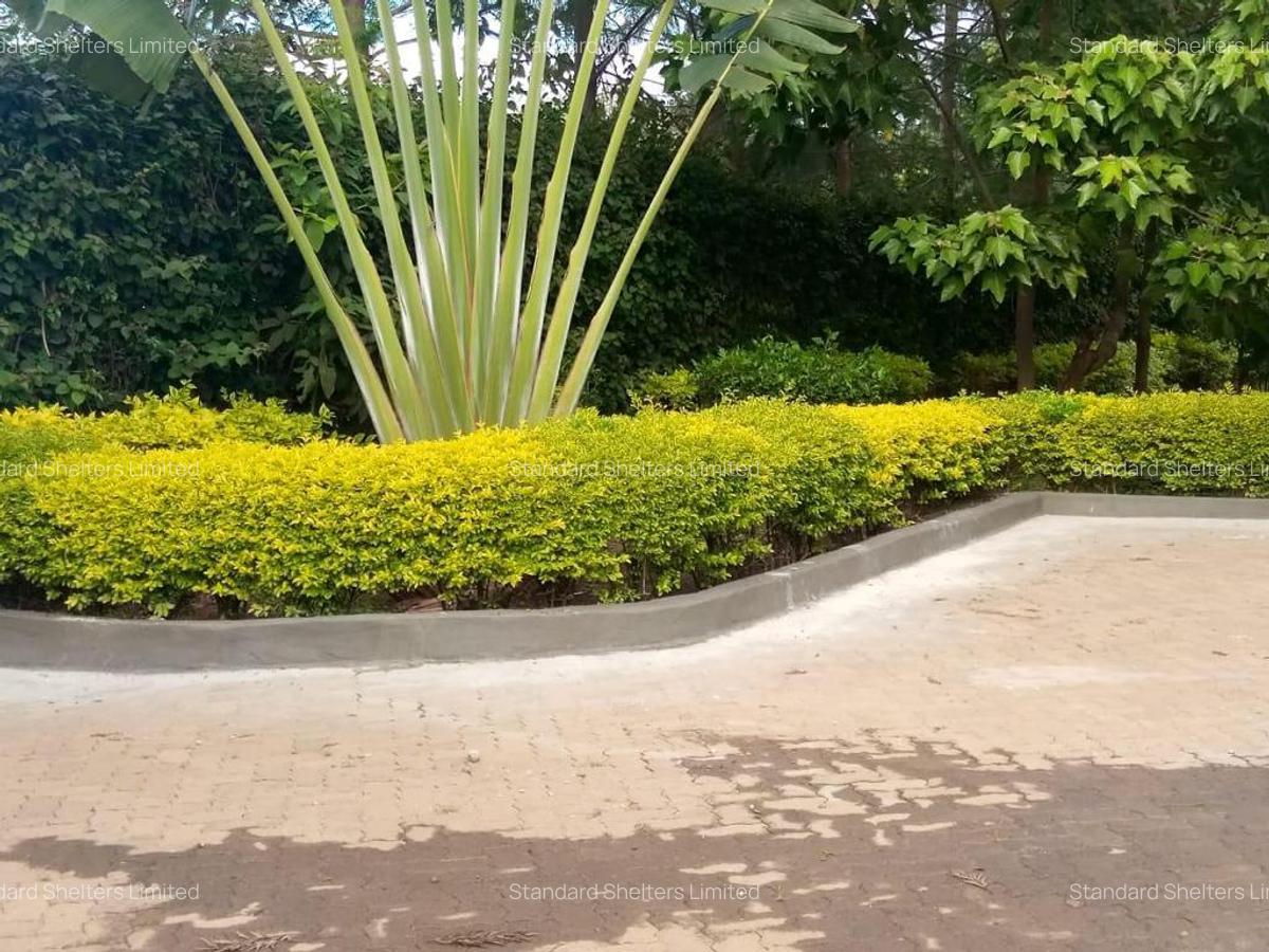 5 Bed House with En Suite in Garden Estate - 1