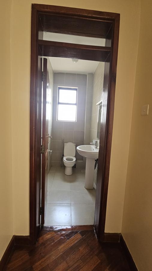 2 Bed Apartment with En Suite in Kilimani - 11