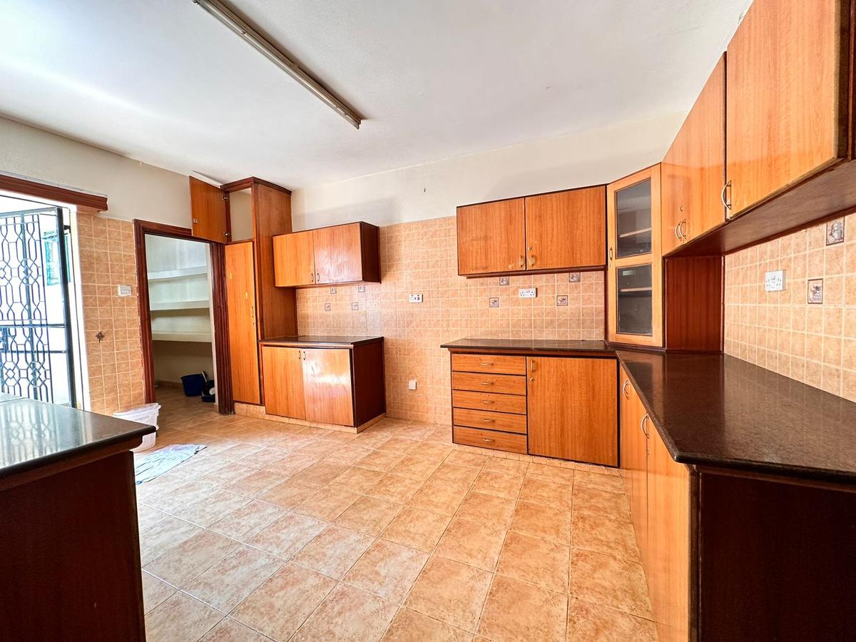 4 Bed Townhouse with En Suite in Lavington - 5