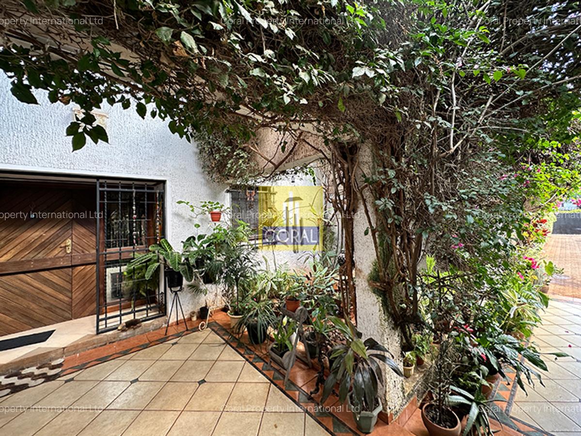 5 Bed House in Runda - 8