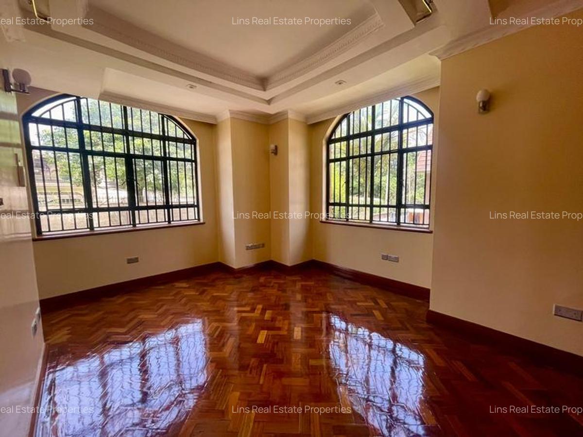 4 Bed Townhouse with En Suite in Lavington - 2