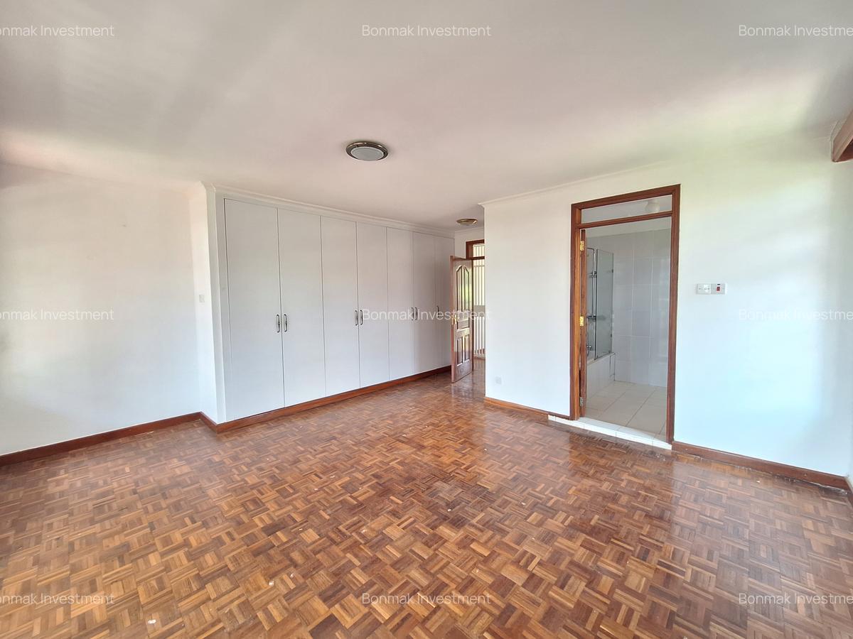 4 Bed Townhouse with En Suite at Rossylin Heights - 13