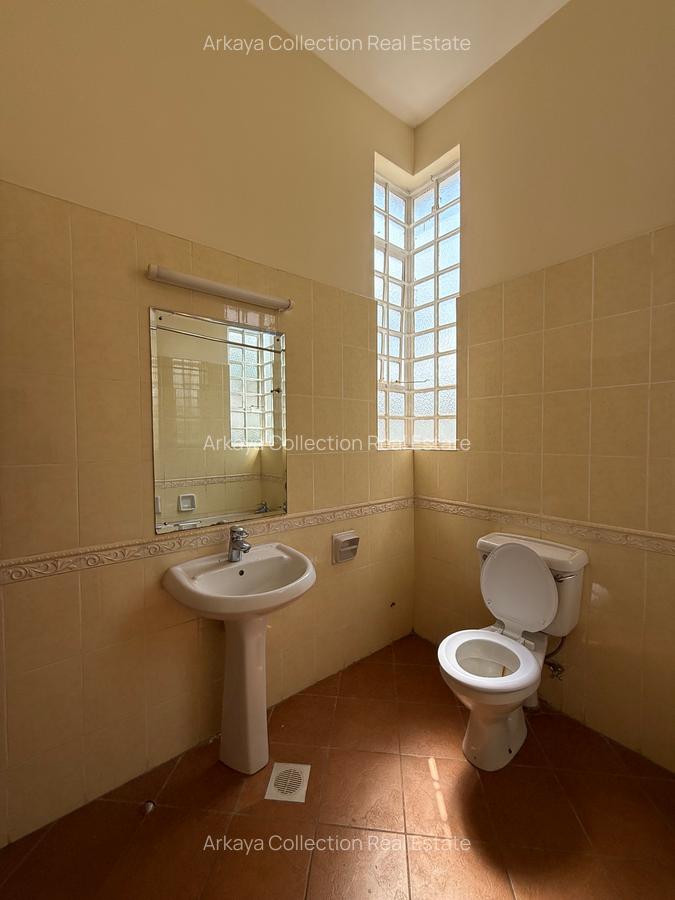 5 Bed House with En Suite in Runda - 7
