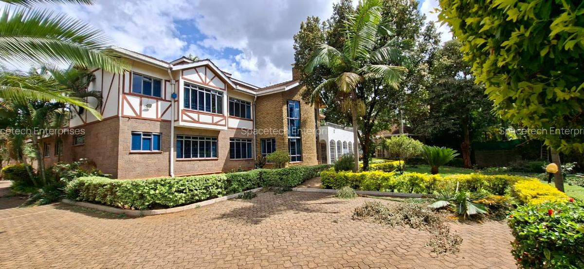 5 Bed House with En Suite in Runda - 2