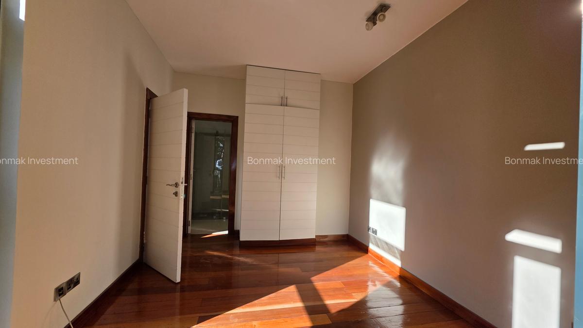 3 Bed Apartment with En Suite at Westlands - 10