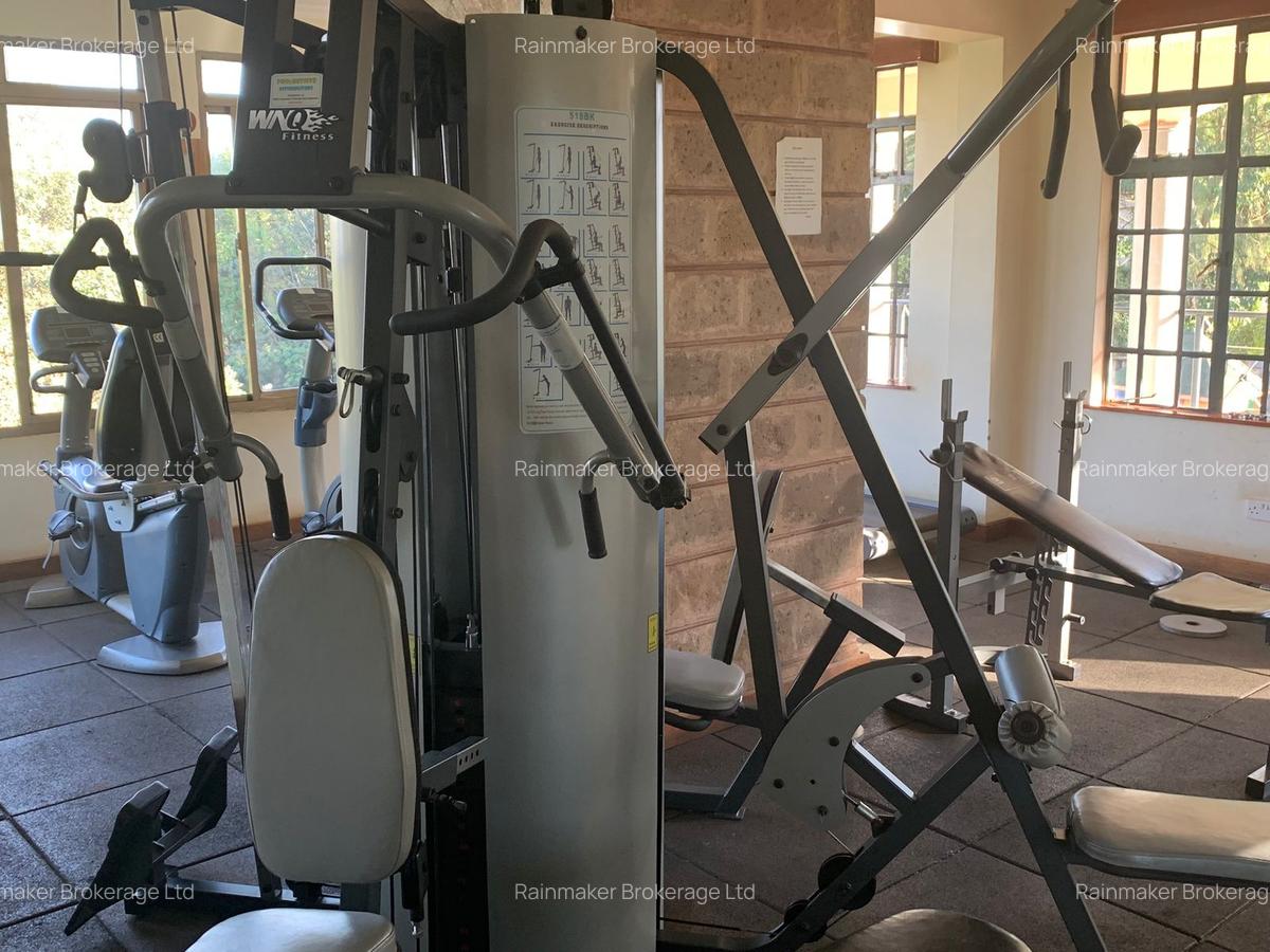 4 Bed House with En Suite in Rosslyn - 16