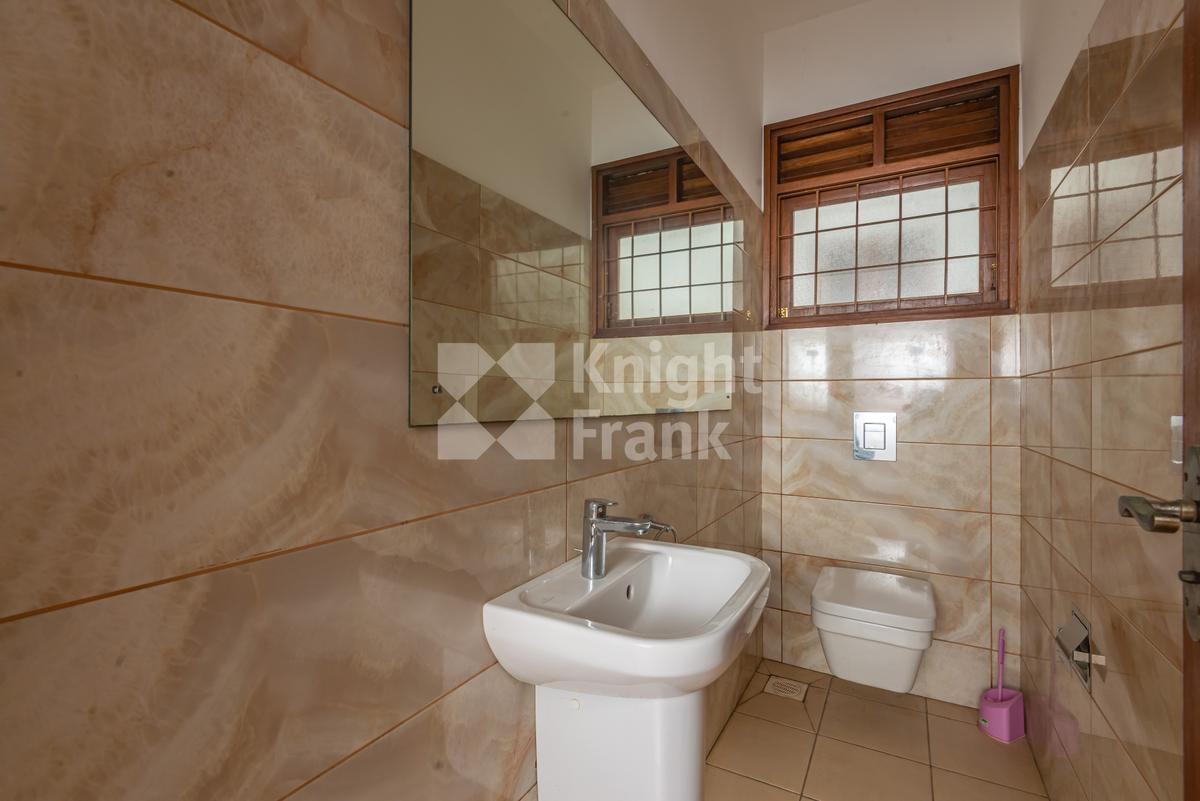 4 Bed House with En Suite at Lantana Coral Drive - 10