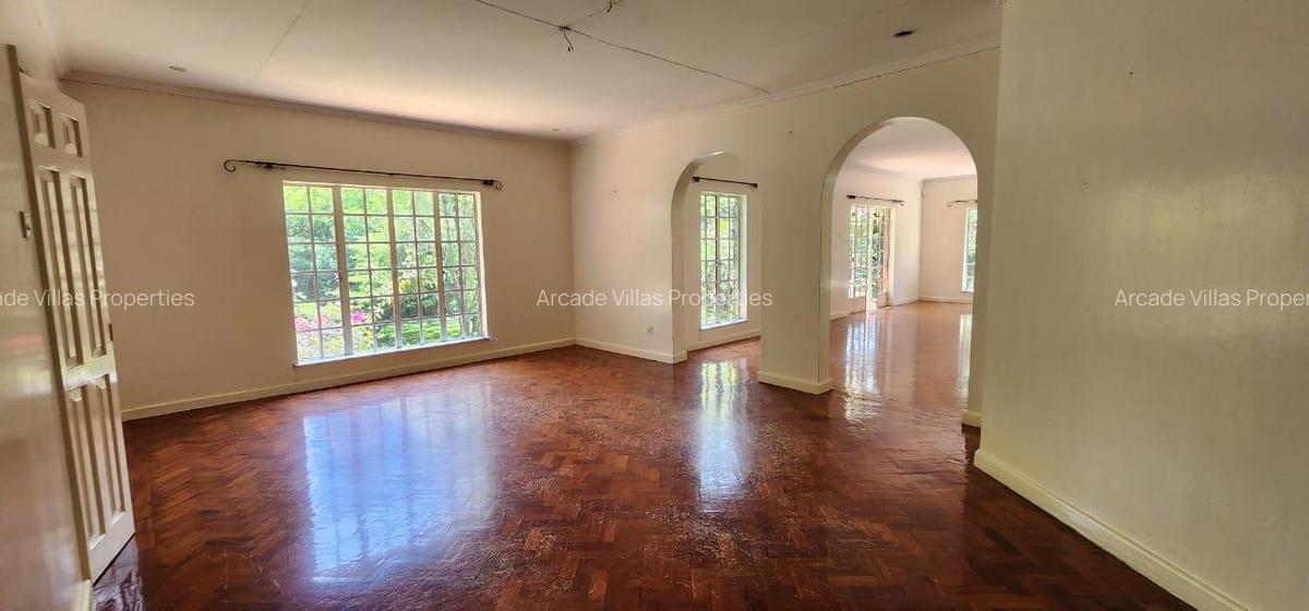 4 Bed House with En Suite in Lavington - 5